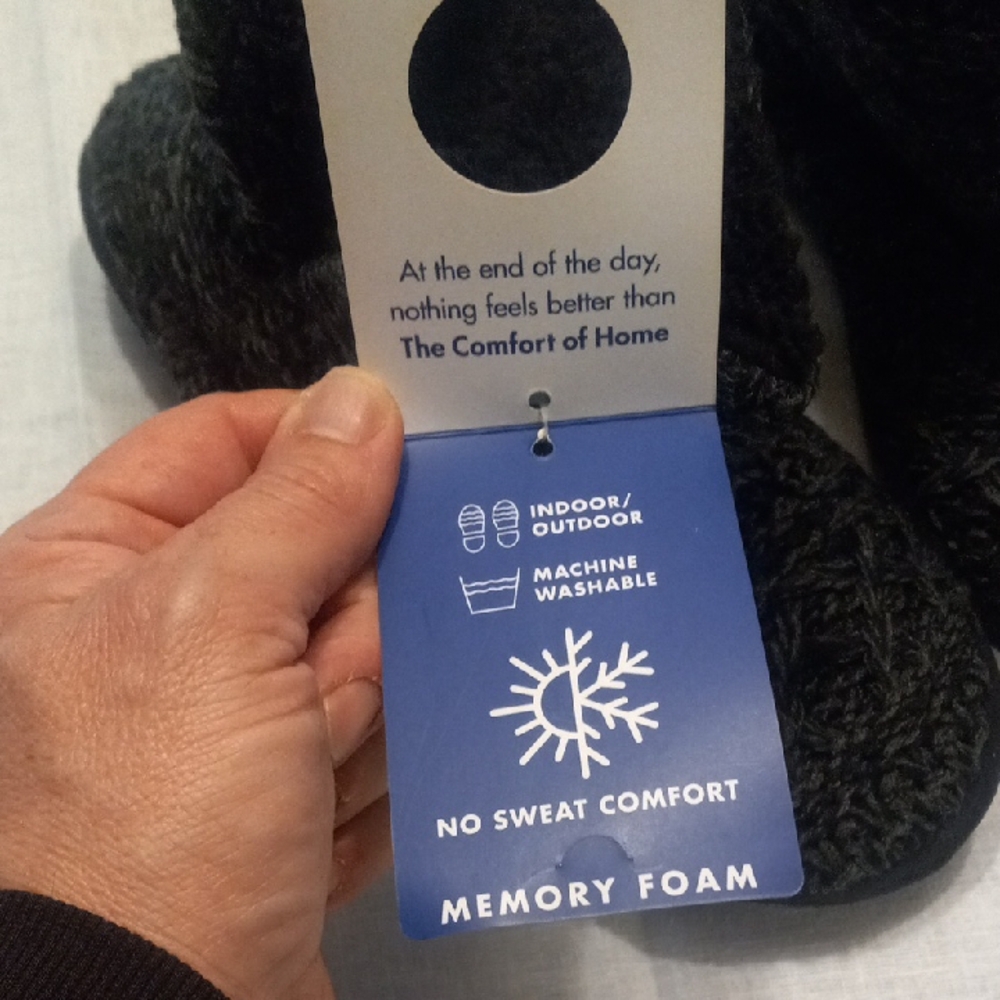 Dearfoams Women's Black Knit Slippers - Picture 2 of 3